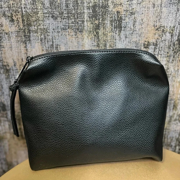 Steve Madden Handbags - New Steve Madden Black Tall Zipper Pouch